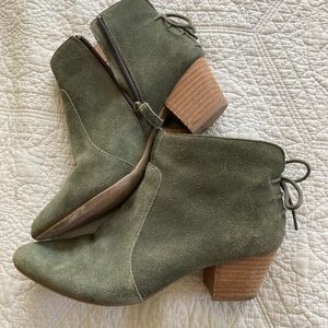 Tahari Suede Ankle Boots in Green, Size 7